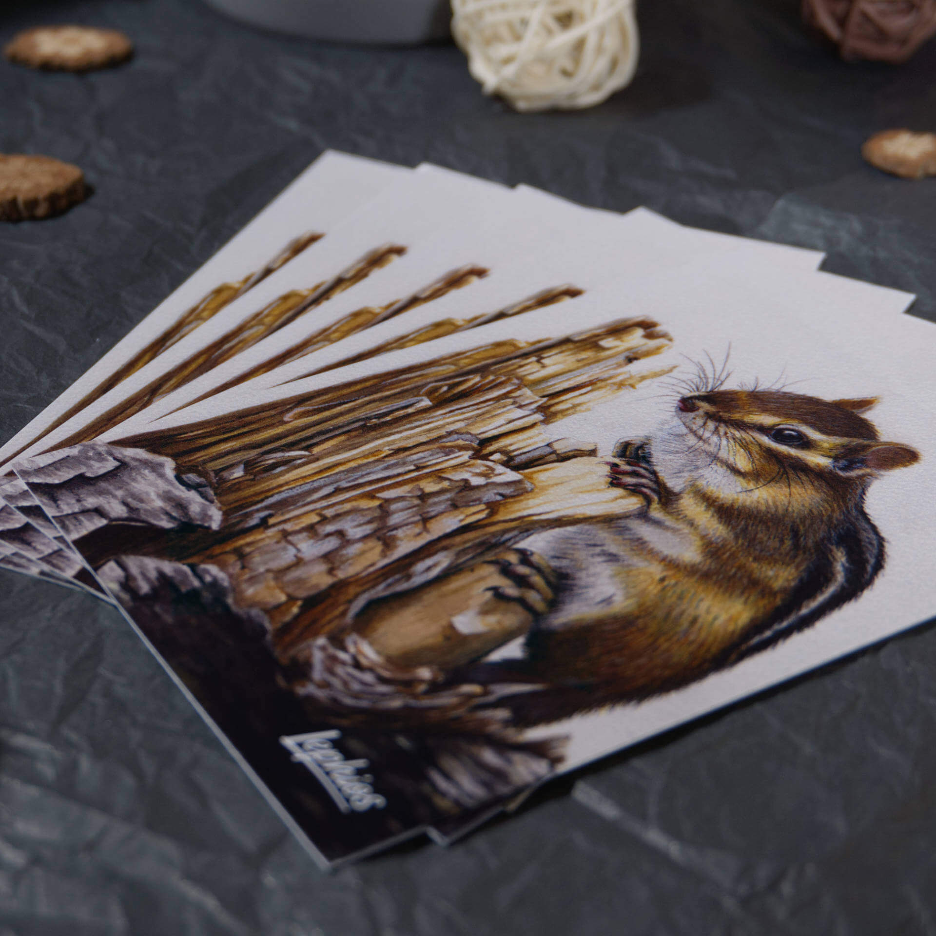 Postkarte | Chipmunk – Weathered Wood – Bild 5